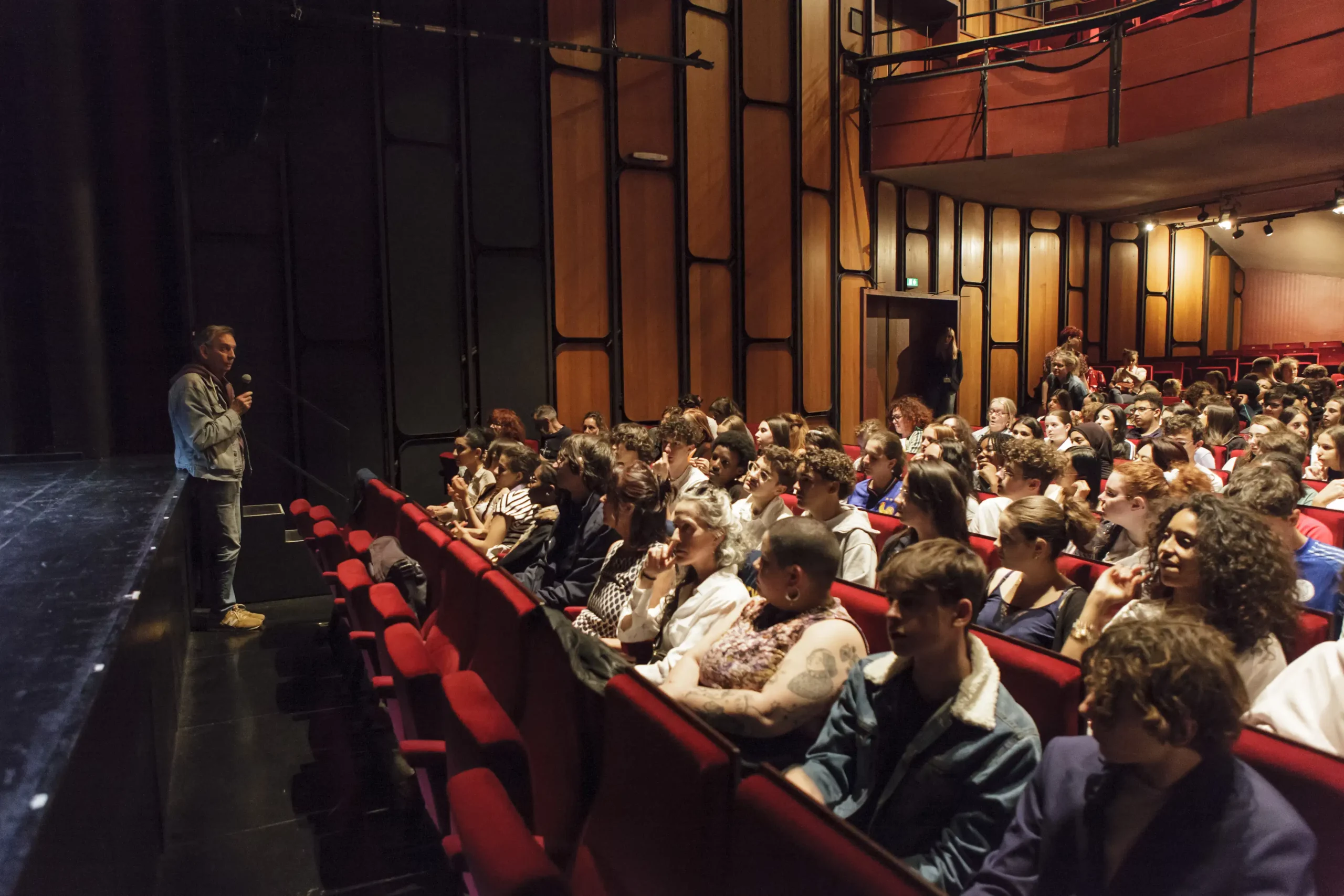 La salle du Grand Théâtre remplie d'élèves