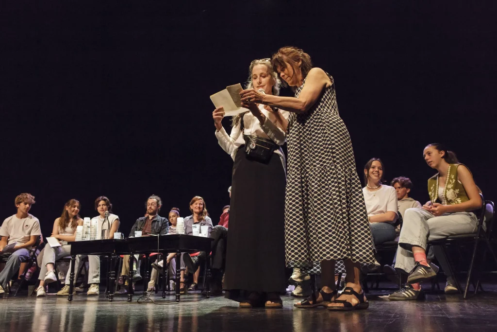 Naomi Wallace et Dominique Hollier remettent le prix 2025