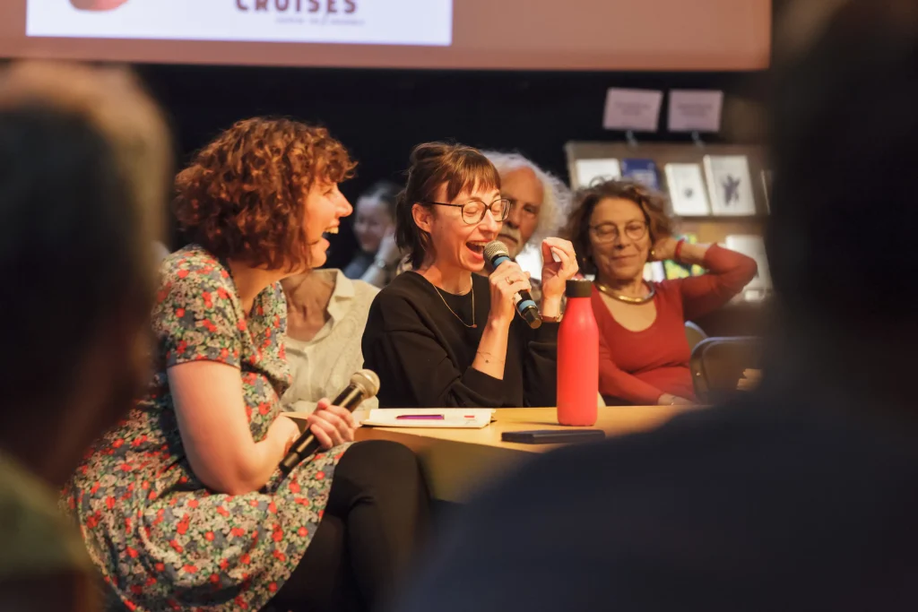 Pauline Bouchet riant avec Julie Tirard
